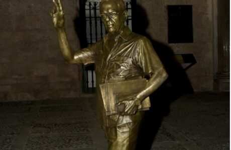 Eusebio vuelve, en bronce, a andar La Habana