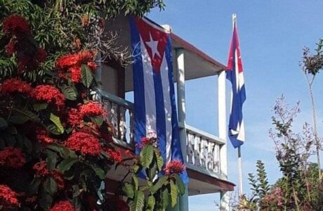 Imías a las puertas de la Asamblea Municipal del PCC