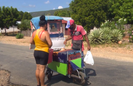 Garantiza mensajero distribución de pan en zonas montañosas de Maisí