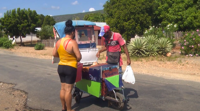 Garantiza mensajero distribución de pan en zonas montañosas de Maisí