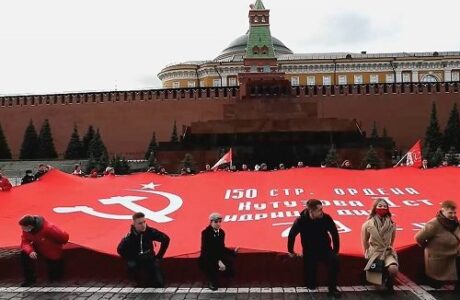 Moscovitas festejan el 104 aniversario de la Revolución de Octubre