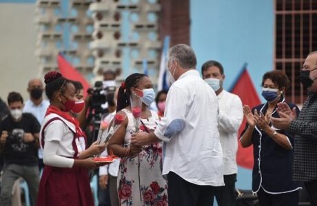 Asiste Díaz-Canel al acto central por el reinicio del curso escolar en toda Cuba