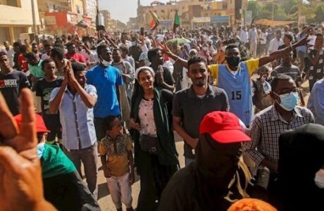 Reprimen manifestaciones contra golpe de Estado en Sudán