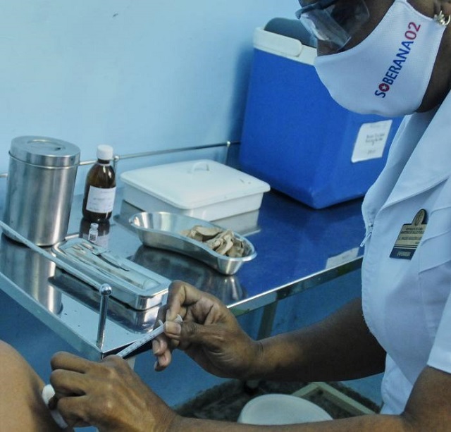 Inicia vacunación de refuerzo contra la COVID-19 en Cuba