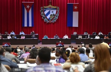 Con la presencia de Raúl Castro, inicia Octavo Periodo de Sesiones de la Asamblea Nacional