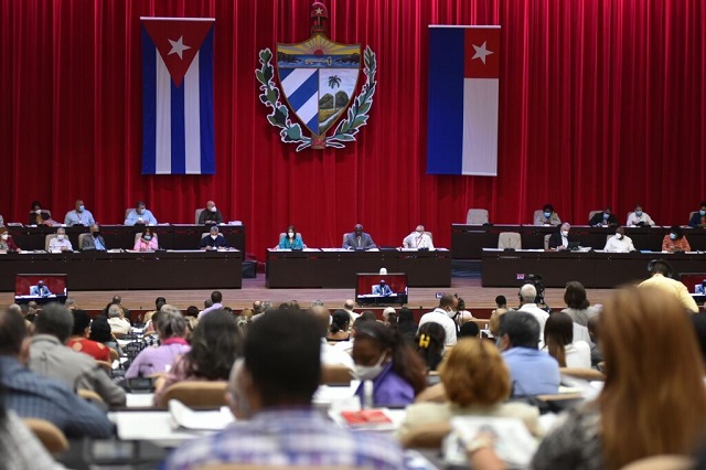 Con la presencia de Raúl Castro, inicia Octavo Periodo de Sesiones de la Asamblea Nacional