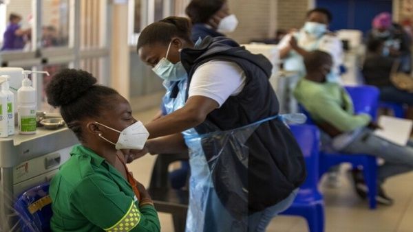 Unión Africana pide ayuda para producción de vacunas anticovid