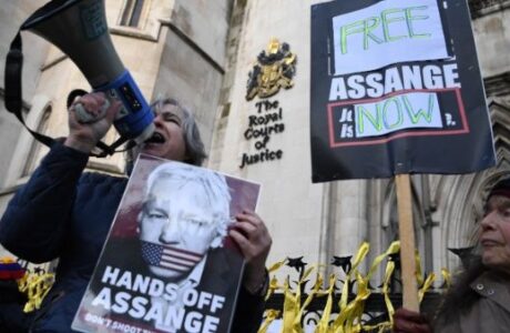 Justicia británica autoriza extradición de Assange a EE.UU.