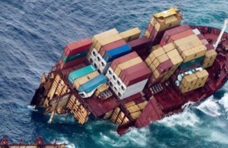 Naufragio de un carguero en China deja al menos nueve muertos