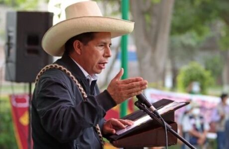 Castillo continúa gestiones para evitar censura del parlamento peruano