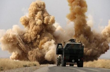 Golpean con bombas caravanas militares de EEUU en Iraq