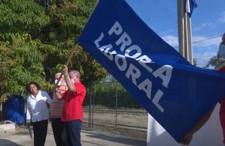 Apicultores guantanameros reciben bandera Proeza Laboral