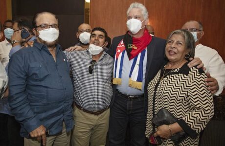 Mandatario cubano sostuvo encuentro con amigos nicaragüenses solidarios con Cuba. Foto: Estudios Revolución