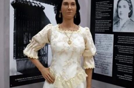 Develan estatua de la patriota Luz Vázquez y Moreno en Museo de Cera de Bayamo