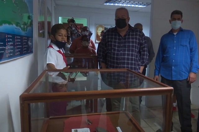 Primer Ministro Manuel Marrero Cruz visita museo 11 de abril en Imías, Guantánamo