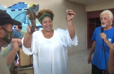 Otorgan símbolo de la Cruzada Guantánamo-Baracoa a Paula Villalón