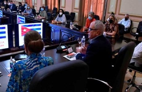 Embajadores de UE conocen detalles sobre proceso legislativo de Cuba