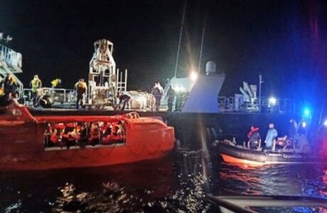 Continúa búsqueda de desaparecidos tras incendio de ferry en Grecia