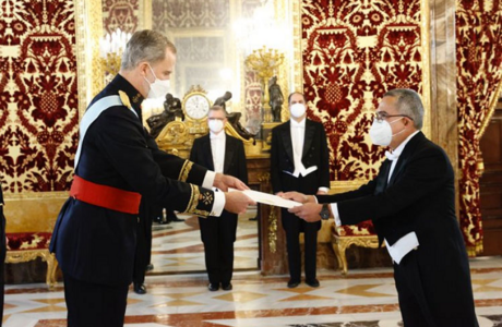 Embajador de Cuba presenta cartas credenciales ante Rey de España