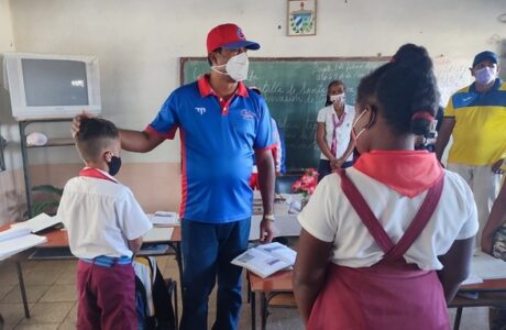 Vicepresidente del INDER visita instalaciones de Guantánamo y reconoce avances de la provincia