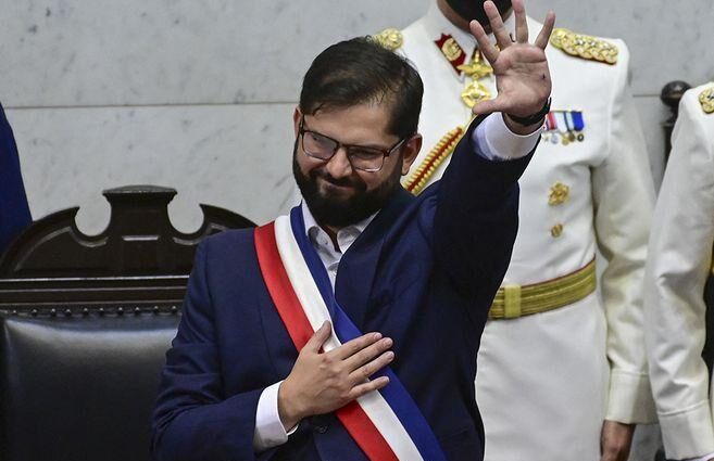 Boric jura como nuevo presidente de Chile