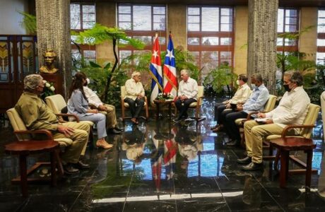 Presidente de Cuba recibe a delegación de independentistas boricuas