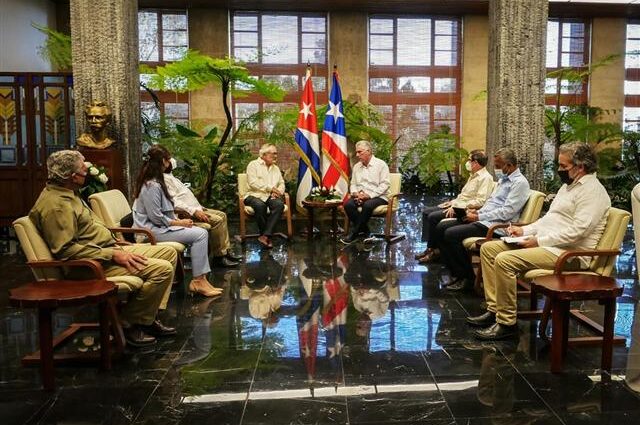 Presidente de Cuba recibe a delegación de independentistas boricuas