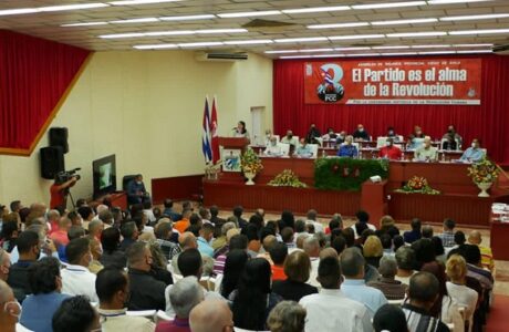 Preside Díaz-Canel asamblea del PCC en provincia de Cuba