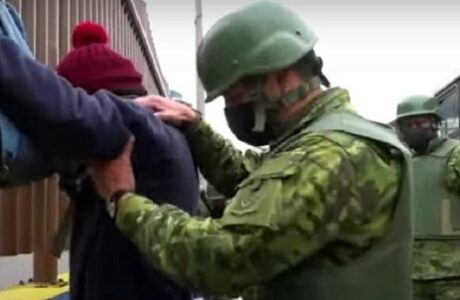 Policía intensifica control de armas en capital de Ecuador