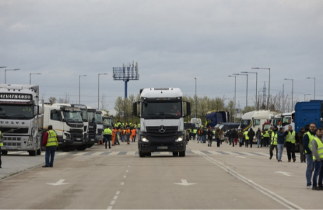 España: sindicatos salen a la calle y se unen al paro de transportistas que comienza a paralizar el país