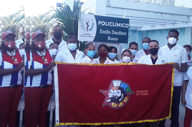 Reciben bandera de honor jóvenes vanguardias de la Salud en Guantánamo