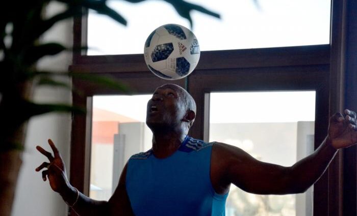 Erick Hernández rescata para Cuba el récord de más toques de balón