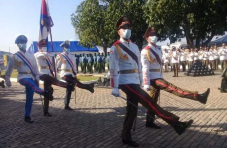 Ceremonia militar con motivo del aniversario 61 del Carácter Socialista de la Revolución