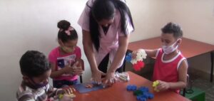 Trabajadores de la Fiscalía Provincial entregan donativo a círculo infantil de Imías