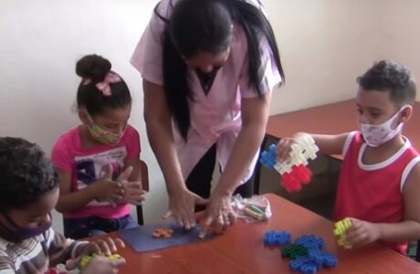 Trabajadores de la Fiscalía Provincial entregan donativo a círculo infantil de Imías