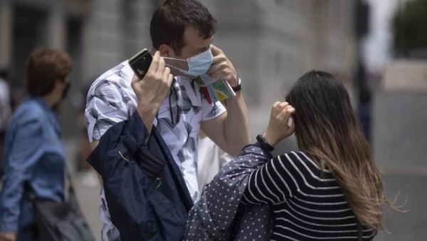 España elimina uso obligatorio de mascarillas
