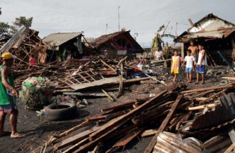 Más de 40 muertos y miles de evacuados tras paso de la tormenta tropical Megi en Filipinas