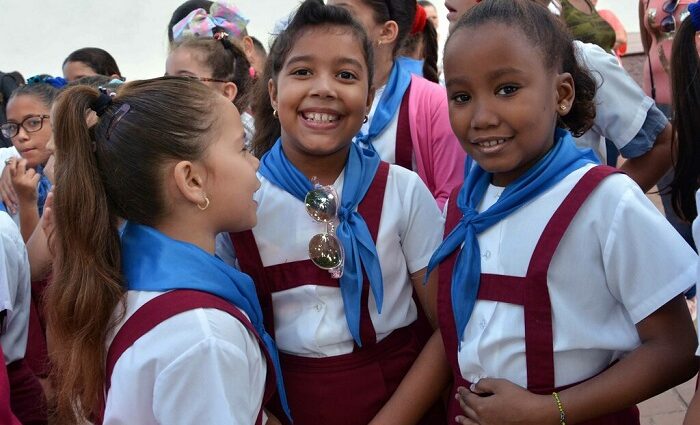 Celebran fiesta de los niños y jóvenes en toda Cuba