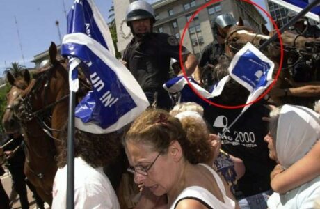 Procesan a policías de Argentina que reprimieron protestas en 2001