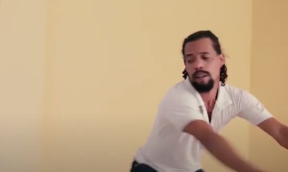 elipe Adriano Catalá, bailarín de la compañía guantanamera Danza Fragmentada