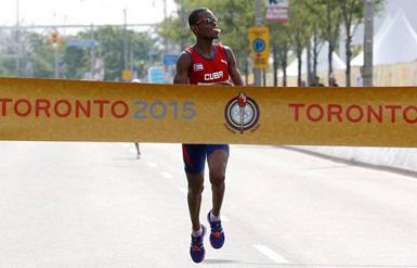 El corredor cubano Richer Pérez: medalla de oro del maratón de los XVII Juegos Panamericanos de Toronto