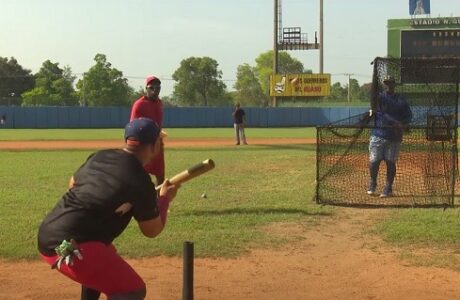 Entrenamiento de los Indios del Guaso para Serie Nacional de Béisbol