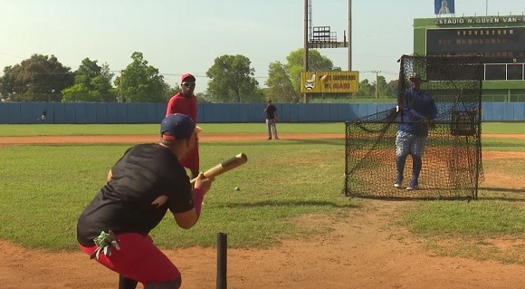 Entrenamiento de los Indios del Guaso para Serie Nacional de Béisbol