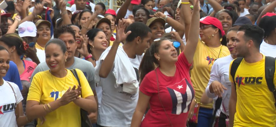 Felicita Díaz-Canel a los jóvenes cubanos en el Día Mundial de la Juventud.
