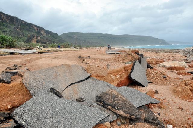 vial destruido por paso del huracán mathew