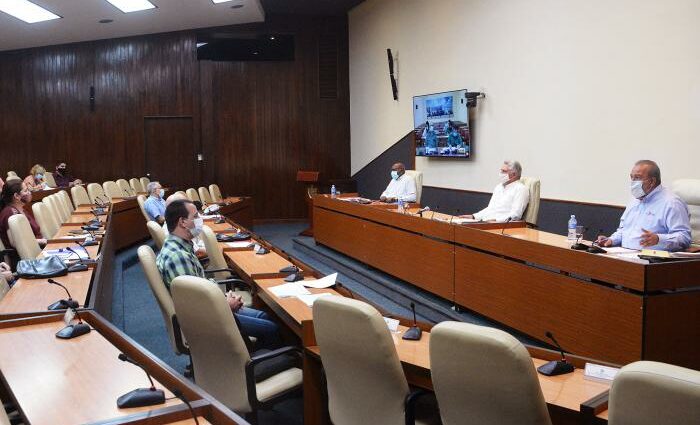 Reunión del grupo temporal de trabajo para la prevención y control del nuevo coronavirus. Foto: Estudios Revolución