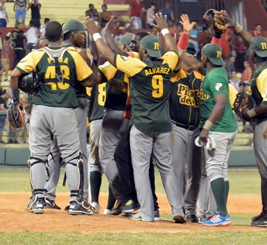 Pinar del Río derrota 3-2 a Matanzas y disputará el título nacional de béisbol