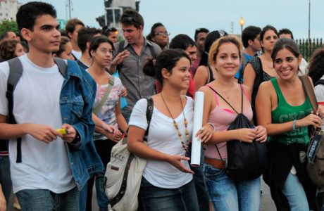 Felicita Díaz-Canel a los jóvenes cubanos en el Día Mundial de la Juventud.