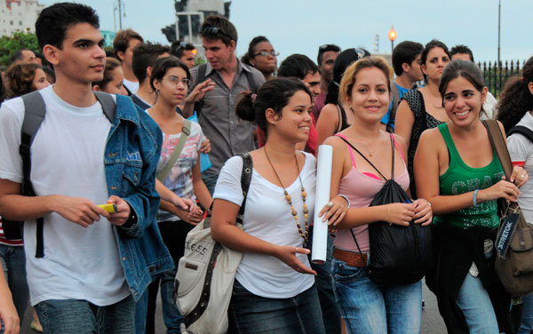 Felicita Díaz-Canel a los jóvenes cubanos en el Día Mundial de la Juventud.